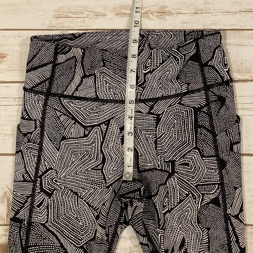 Lululemon Pace Revival Cropped Dottie Tribe Wht/Black With Mesh Panels Leggings - Picture 3 of 12